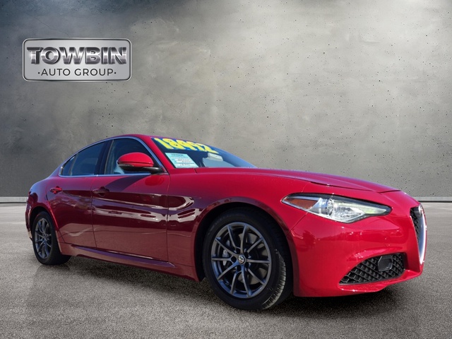 2019 Alfa Romeo Giulia Base - Alfa Rosso exterior view 2