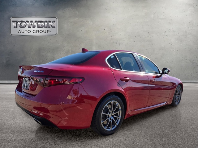 2019 Alfa Romeo Giulia Base - Alfa Rosso exterior view 4
