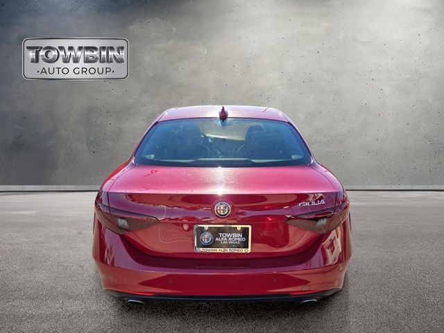 2019 Alfa Romeo Giulia Base - Alfa Rosso exterior view 5