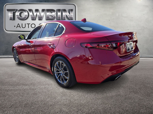 2019 Alfa Romeo Giulia Base - Alfa Rosso exterior view 6