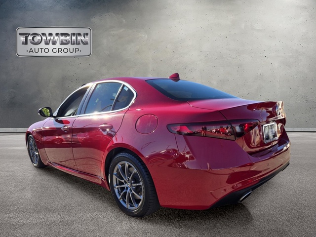 2019 Alfa Romeo Giulia Base - Alfa Rosso exterior view 6