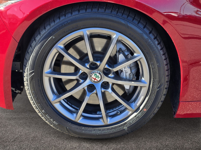2019 Alfa Romeo Giulia Base - Alfa Rosso exterior view 7