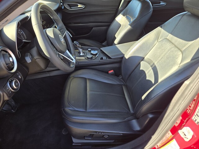 2019 Alfa Romeo Giulia Base - Alfa Rosso exterior view 8