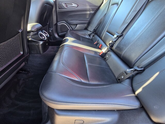 2019 Alfa Romeo Giulia Base - Alfa Rosso exterior view 9