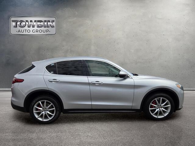 2018 Alfa Romeo Stelvio Ti - Silverstone Gray Metallic exterior view 3