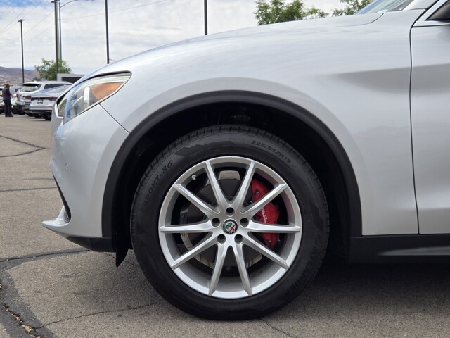2018 Alfa Romeo Stelvio Ti - Silverstone Gray Metallic exterior view 8