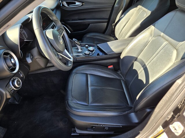 2018 Alfa Romeo Giulia Base - Alfa Black exterior view 10