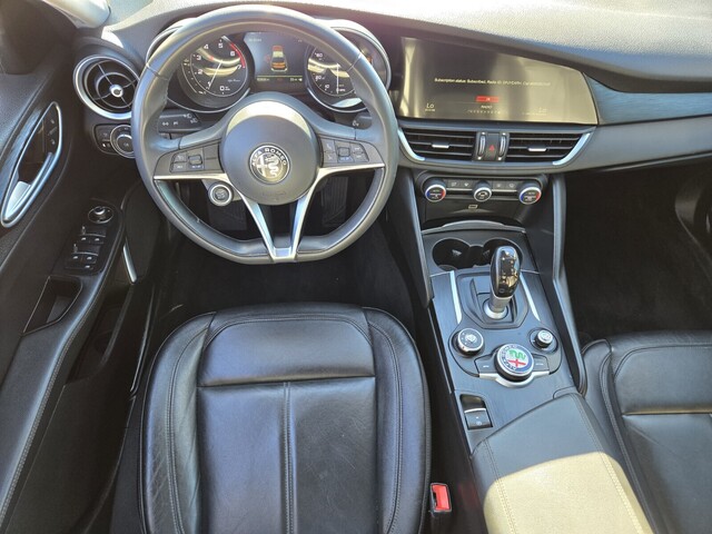 2018 Alfa Romeo Giulia Base - Black exterior view 12
