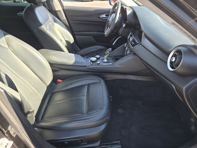 2018 Alfa Romeo Giulia Base - Alfa Black exterior view 15