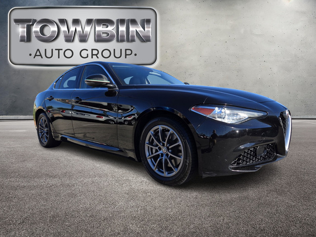 2018 Alfa Romeo Giulia Base - Alfa Black exterior view 2