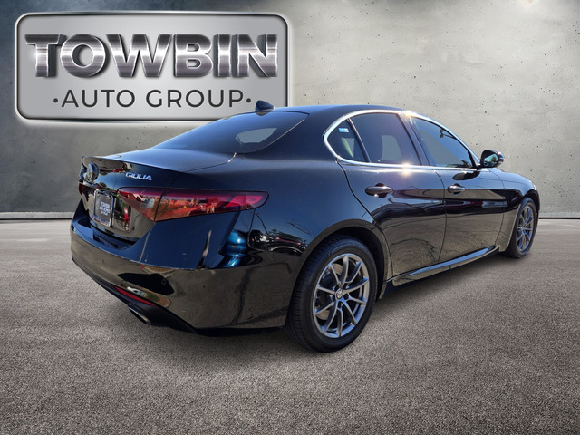 2018 Alfa Romeo Giulia Base - Alfa Black exterior view 4