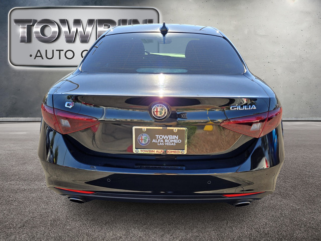 2018 Alfa Romeo Giulia Base - Alfa Black exterior view 5