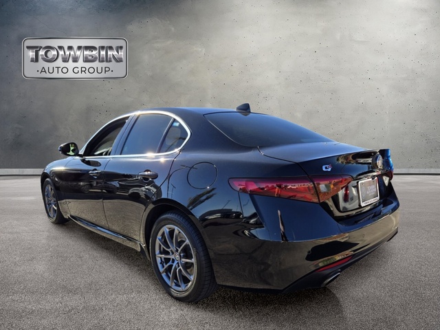 2018 Alfa Romeo Giulia Base - Black exterior view 6