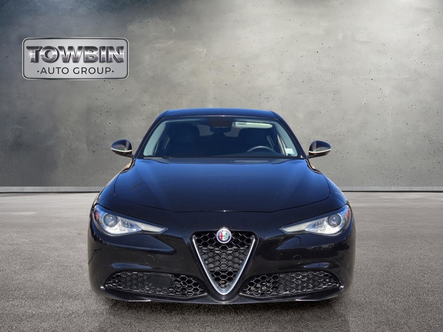 2018 Alfa Romeo Giulia Base - Black exterior view 8