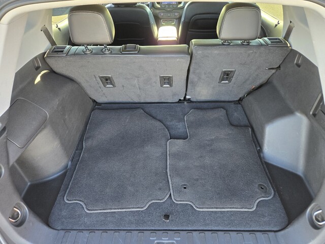 2024 GMC Terrain SLT - Summit White exterior view 13