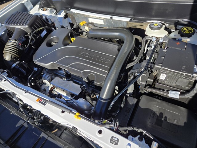 2024 GMC Terrain SLT - Summit White exterior view 16