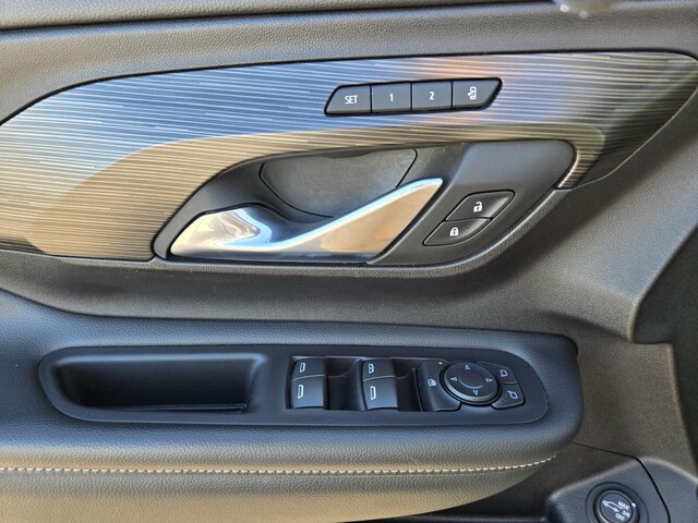 2024 GMC Terrain SLT - Summit White exterior view 17