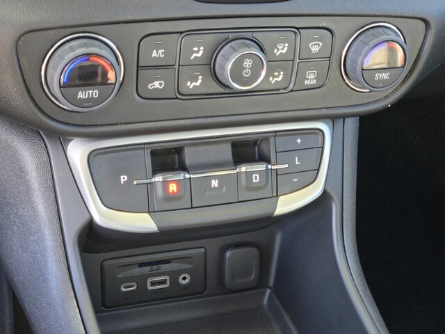 2024 GMC Terrain SLT - Summit White exterior view 20