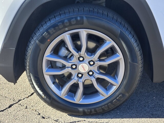 2024 GMC Terrain SLT - Summit White exterior view 9