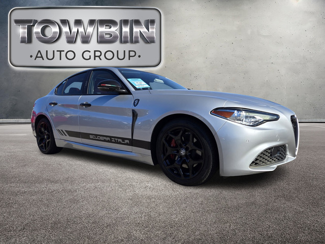 2021 Alfa Romeo Giulia Base - Silverstone Gray Metallic exterior view 2