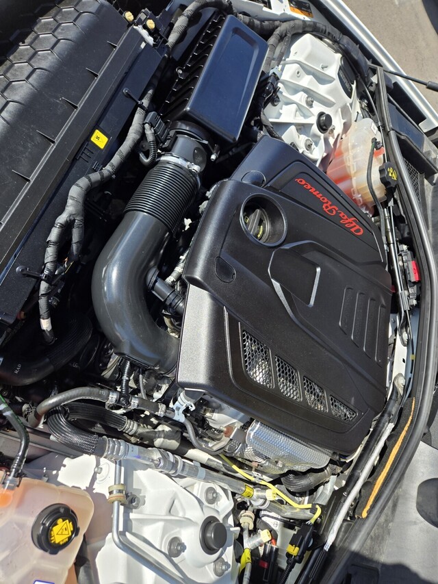 2018 Alfa Romeo Giulia Ti - Alfa White exterior view 16