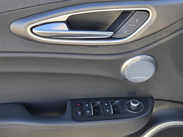 2018 Alfa Romeo Giulia Ti - Alfa White exterior view 17