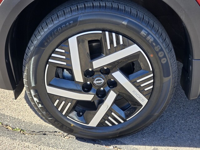 2025 Nissan Kicks SV - Super Black exterior view 9