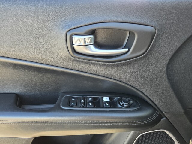 2018 Jeep Compass Altitude - Diamond Black Crystal Pearlcoat exterior view 17