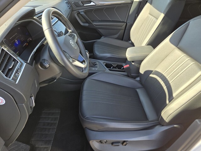 2024 Volkswagen Tiguan 2.0T SE - Pure White exterior view 10