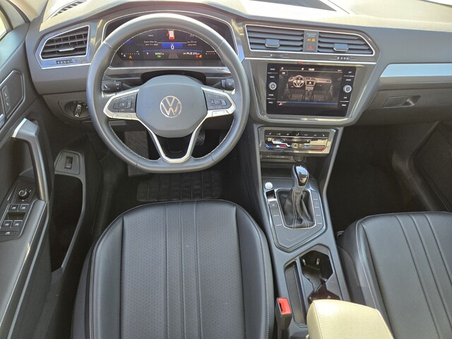 2024 Volkswagen Tiguan 2.0T SE - Pure White exterior view 12