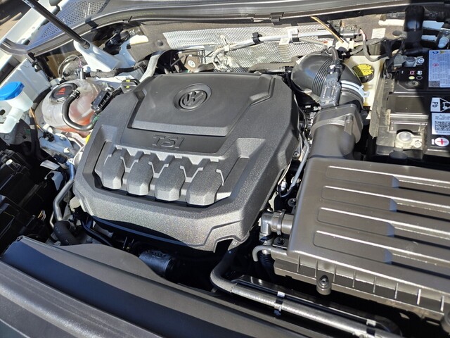 2024 Volkswagen Tiguan 2.0T SE - Pure White exterior view 16