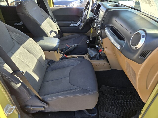 2013 Jeep Wrangler Unlimited Rubicon - Commando Green exterior view 15