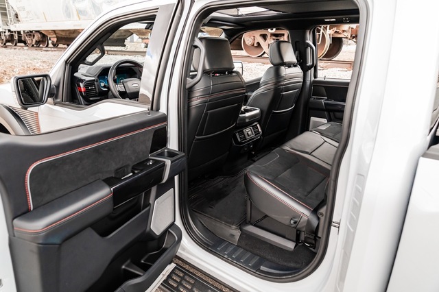 2025 Ford F-150 Raptor - White Metallic exterior view 11