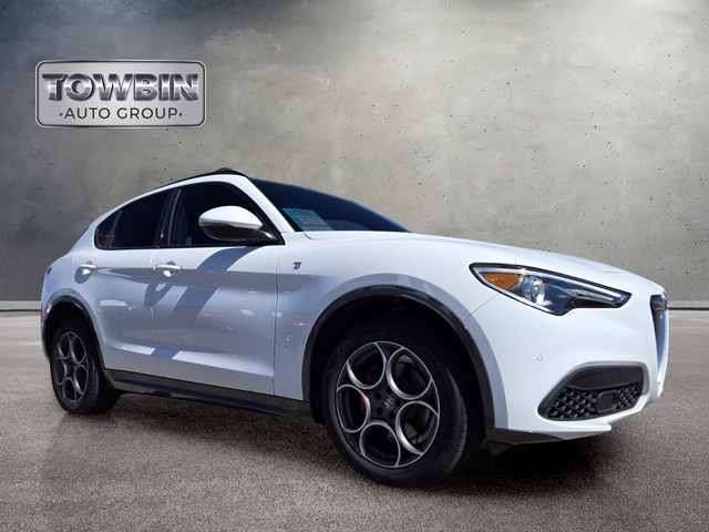 2022 Alfa Romeo Stelvio Ti - White exterior view 2