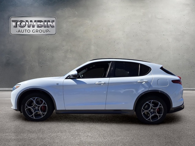 2022 Alfa Romeo Stelvio Ti - White exterior view 7