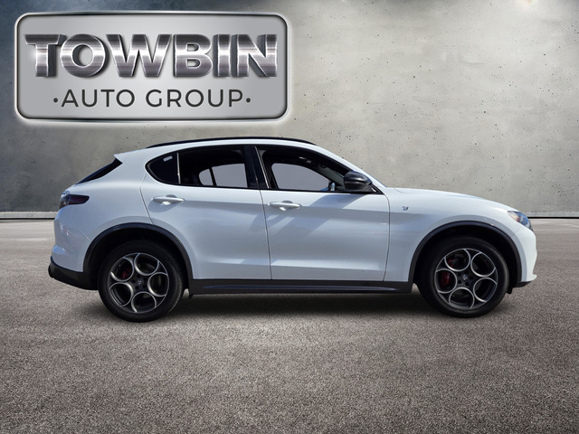 2024 Alfa Romeo Stelvio Ti - Milano White exterior view 3