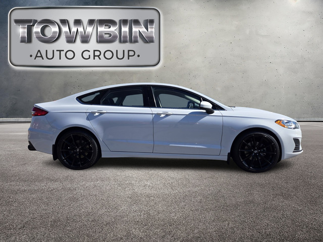 2019 Ford Fusion SE - Oxford White exterior view 3
