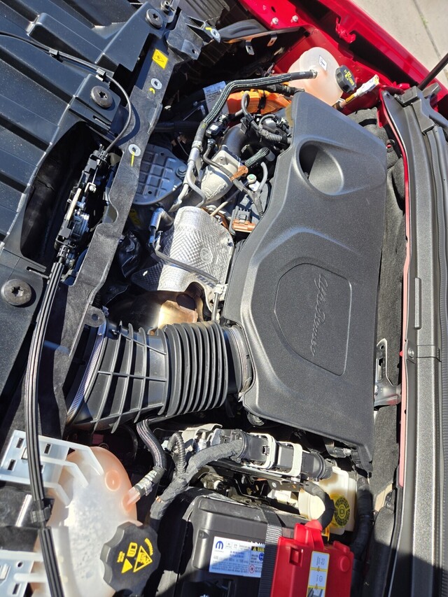 2024 Alfa Romeo Tonale Veloce - Alfa Rosso exterior view 16