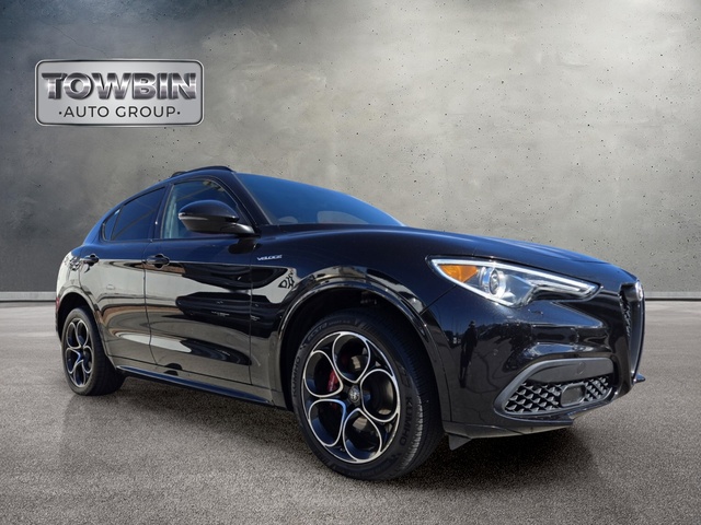 2022 Alfa Romeo Stelvio Veloce - Black Metallic exterior view 2