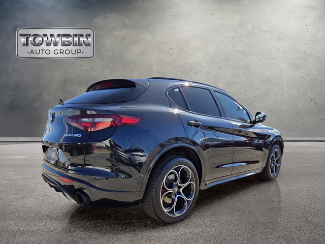 2022 Alfa Romeo Stelvio Veloce - Black Metallic exterior view 4