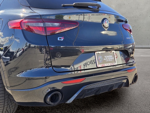 2022 Alfa Romeo Stelvio Veloce - Black Metallic exterior view 5