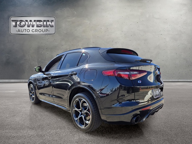 2022 Alfa Romeo Stelvio Veloce - Black Metallic exterior view 6