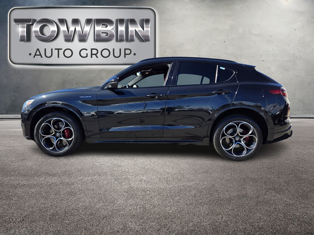 2022 Alfa Romeo Stelvio Veloce - Black Metallic exterior view 7
