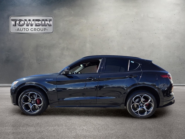 2022 Alfa Romeo Stelvio Veloce - Black Metallic exterior view 7