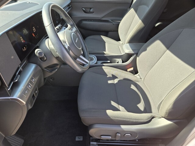 2025 Hyundai Kona SEL - White exterior view 10