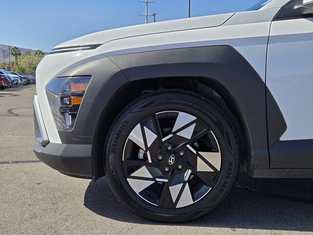 2025 Hyundai Kona SEL - White exterior view 9