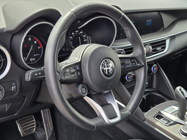 2022 Alfa Romeo Stelvio Ti - White exterior view 18