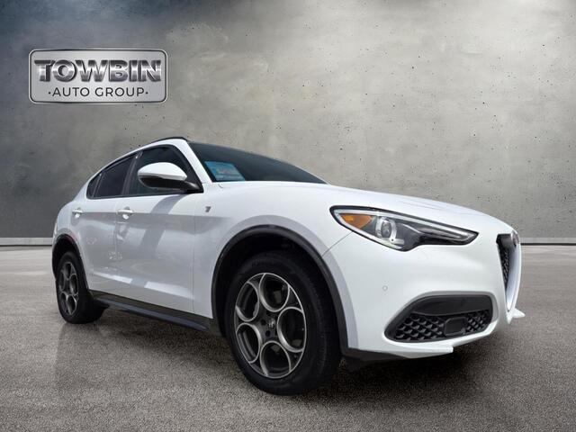2022 Alfa Romeo Stelvio Ti - White exterior view 2