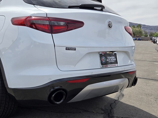 2022 Alfa Romeo Stelvio Ti - White exterior view 5