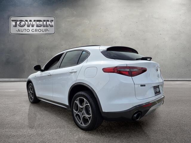 2022 Alfa Romeo Stelvio Ti - White exterior view 6